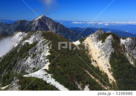 鳳凰三山の地蔵岳と甲斐駒ヶ岳 鳳凰三山の地蔵岳と甲斐駒ヶ岳 5106986