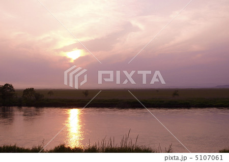 釧路湿原に沈む夕日 釧路湿原に沈む夕日 5107061