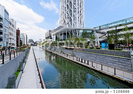 東京スカイツリータウンと北十間川に映える景観の写真素材