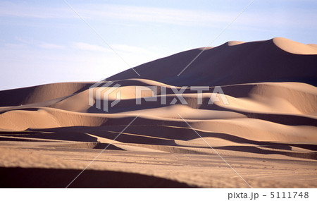 サハラ砂漠の砂丘 5111748