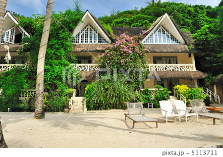 House on a beach 5113711
