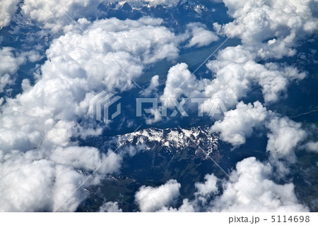 Alps with a bird's-eye view 5114698