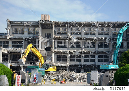 解体されるビル 5117055
