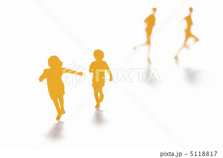 走る子供たちのクラフト 5118817