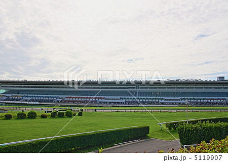 中山競馬場の観覧席 5119907