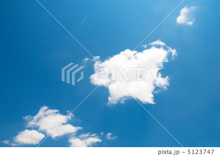 Bright blue sky and sun Bright blue sky and sun 5123747
