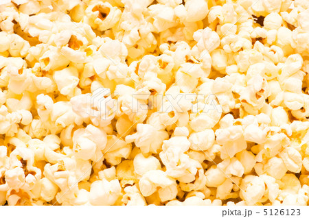Close up of background - popcorn kernels 5126123