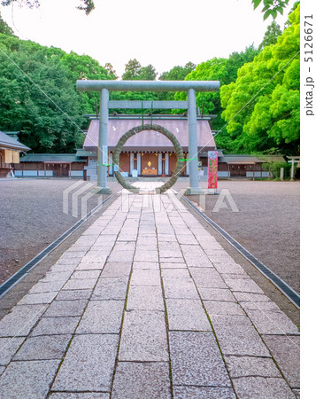 常磐神社と茅の輪 (縦カット) 5126671