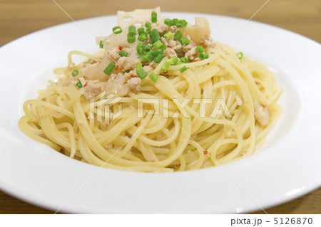 おいしい鶏挽肉とレンコンの和風パスタ おいしい鶏挽肉とレンコンの和風パスタ 5126870