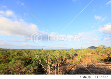 夕暮れに伸びる人影 夕暮れに伸びる人影 5127682