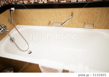 Bath tub and shower in the bathroom Bath tub and shower in the bathroom 5132605