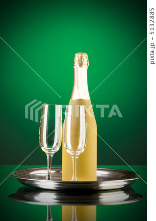 Champagne against color gradient background Champagne against color gradient background 5132885