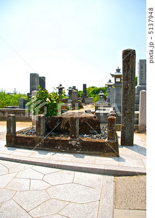 歌舞伎踊りの祖「出雲の阿国」の墓(島根県出雲市大社町杵築北) 歌舞伎踊りの祖「出雲の阿国」の墓(島根県出雲市大社町杵築北) 5137948
