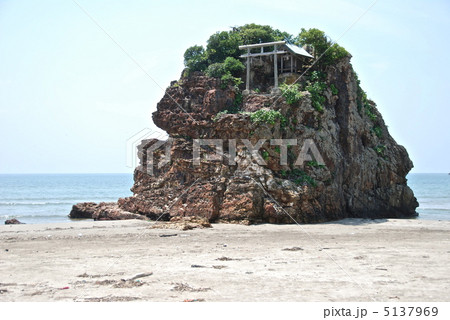 弁天島(稲佐の浜/島根県出雲市大社町) 弁天島(稲佐の浜/島根県出雲市大社町) 5137969