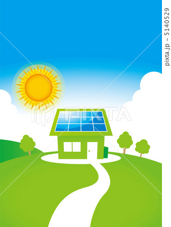 太陽光発電が設置された丘の上の一軒家 5140529