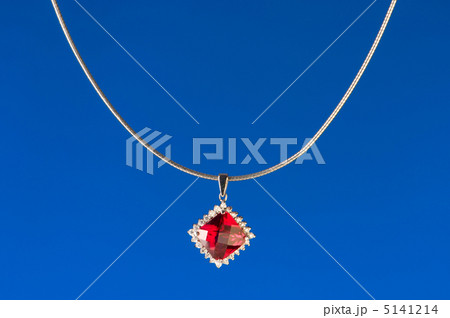 Pendant against colour gradient background 5141214