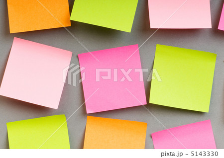 Reminder notes on the bright colorful paper Reminder notes on the bright colorful paper 5143330