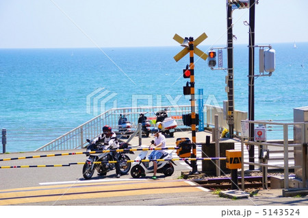 海岸沿いの踏切 海岸沿いの踏切 5143524