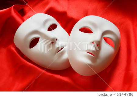 Theatre concept with the white plastic masks Theatre concept with the white plastic masks 5144786