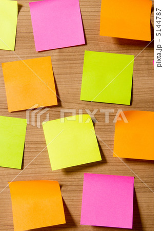 Many reminder notes on the wooden background Many reminder notes on the wooden background 5144787