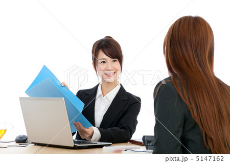 仕事中の女性 5147162