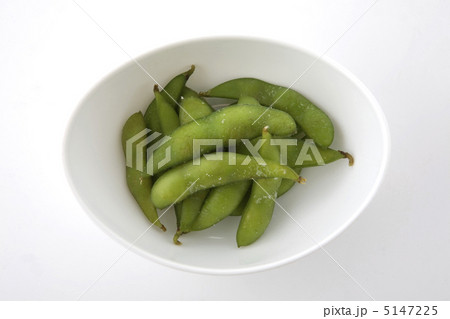 白食器とエダマメ俯瞰 5147225