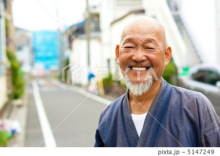 甚平の似合うおじいちゃん 5147249