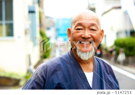 甚平の似合うおじいちゃん 5147253