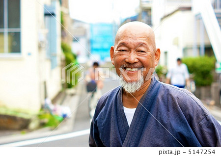 甚平の似合うおじいちゃん 5147254