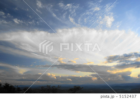 扇状に広がる雲　サロマ湖展望台　（佐呂間町） 5152437