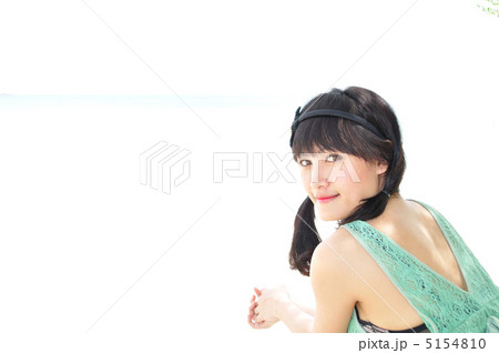 サメット島でリゾートを楽しむ若い女性 5154810