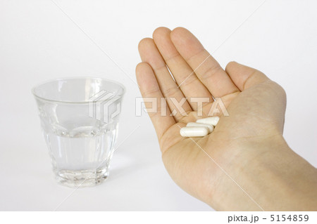 お薬と水 5154859