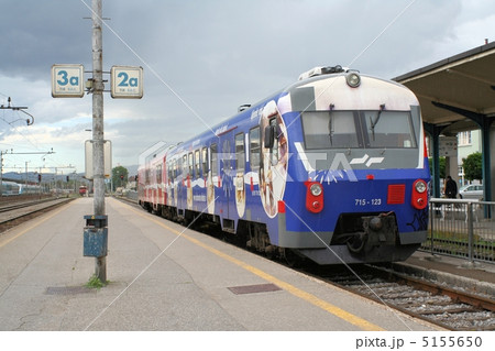 スロヴェニア　リュブリャーナ駅の列車 5155650