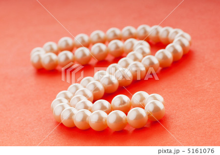 Pearl necklace in fashion and beauty concept 5161076