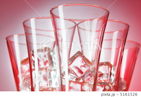 Glasses of water against gradient background 5161526