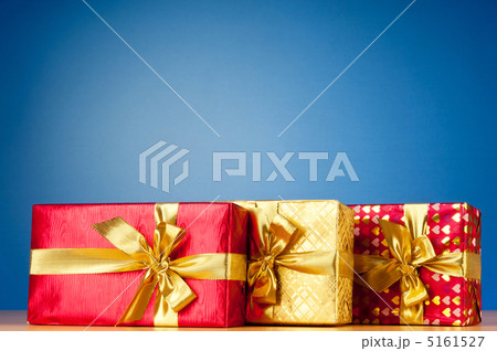 Celebration concept - Gift box against colorful background 5161527