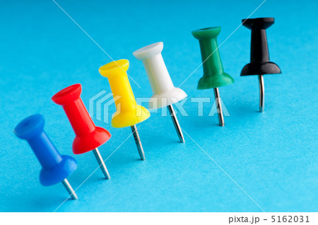Office pins on the paper Office pins on the paper 5162031