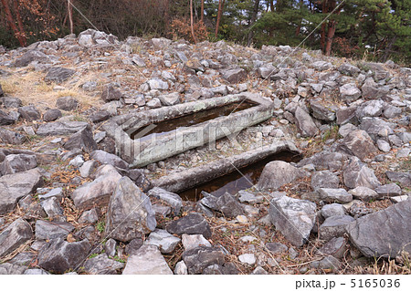 高松市、石清尾山古墳群「石船塚古墳」刳抜式石棺の写真素材 [5165036