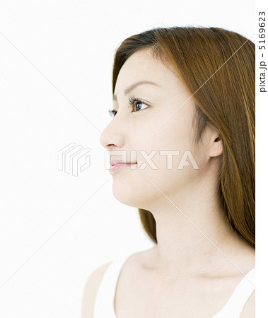 日本人女性の横顔の写真素材