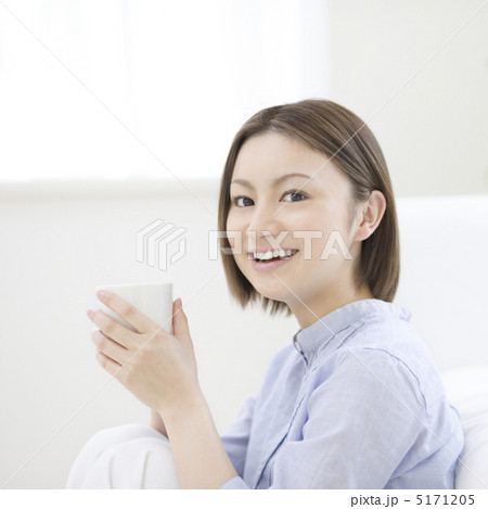 ティータイムの女性 5171205