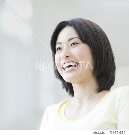 笑顔の女性 5171432