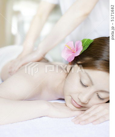 エステを受ける日本人女性 エステを受ける日本人女性 5171682