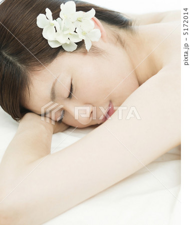 寝そべる女性 寝そべる女性 5172014
