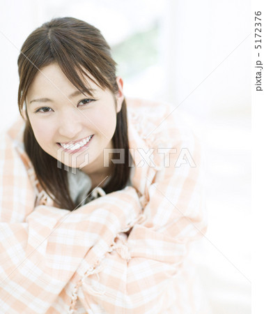 笑う女性 5172376