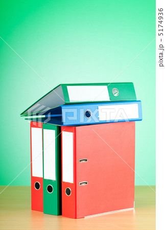 Office folder against gradient background 5174936