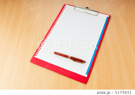 Binder with blank page with pen Binder with blank page with pen 5175031
