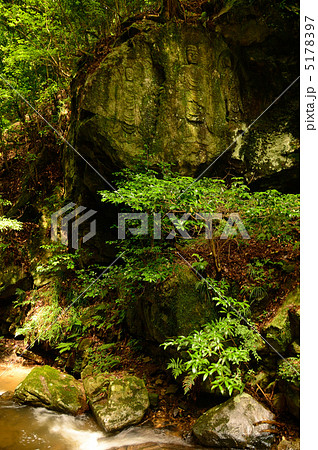 滝坂道の朝日観音 5178397