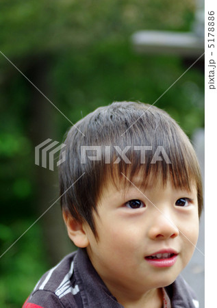 笑顔の子供 5178886