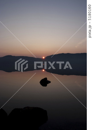 倶多楽湖の夜明け 倶多楽湖の夜明け 5180160