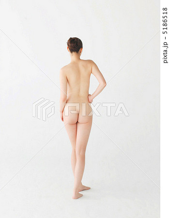 裸 ヌード 後ろ姿の写真素材